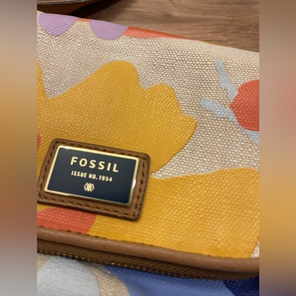 Fossil Woman’s Preston Multi Color Floral Leather… - image 5